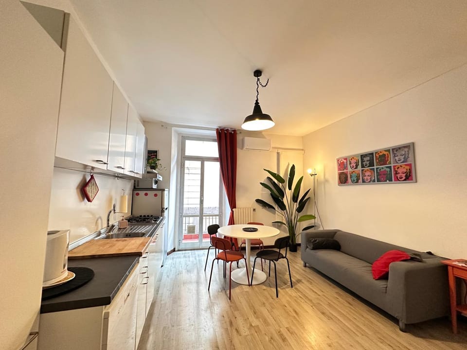 Kitchen or kitchenette, Living room, Seating area, Dining area, stove