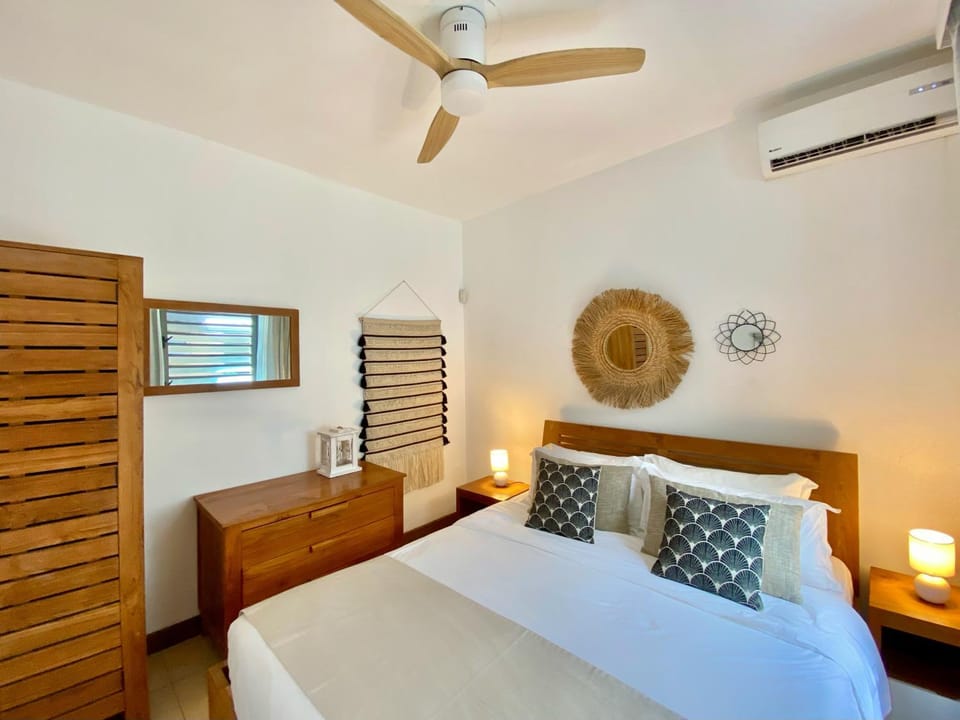 Bedroom, air conditioner