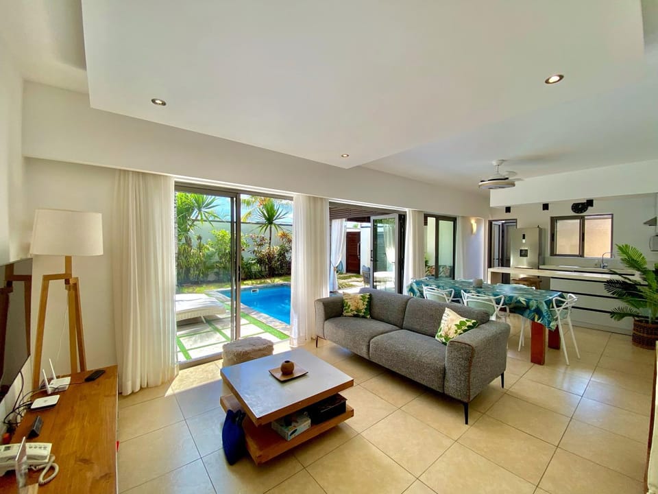 Living room, Pool view