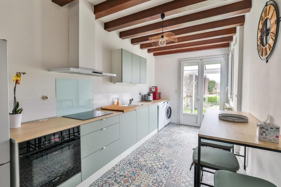 Coffee/tea facilities, Dining area, Garden view, dishwasher, internet, microwave, oven, stove, washing machine