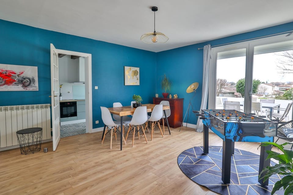 Living room, Dining area, Garden view, heating, internet