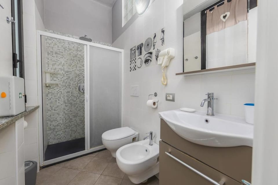 5 min to Metro - Independent - Quiet - Privacy Apartment in Milan