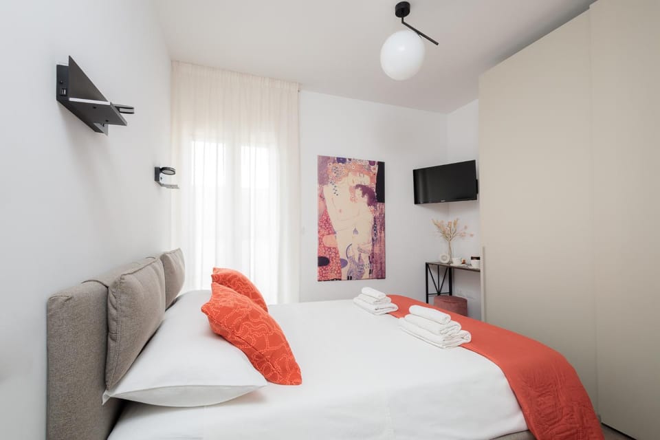 Bed, TV and multimedia, Bedroom, wardrobe