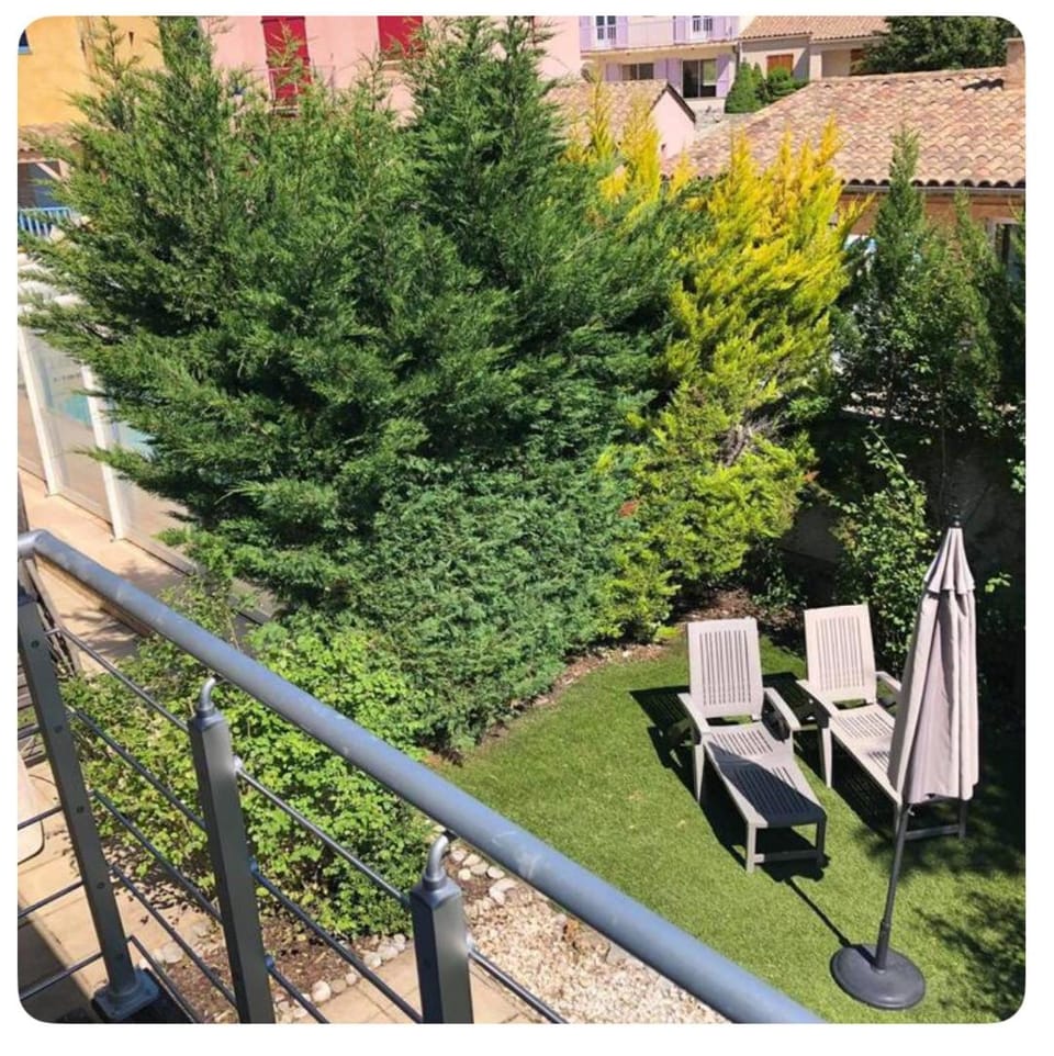 Fitis ! 6 person villa with 1 pool on a residence House in Castellane