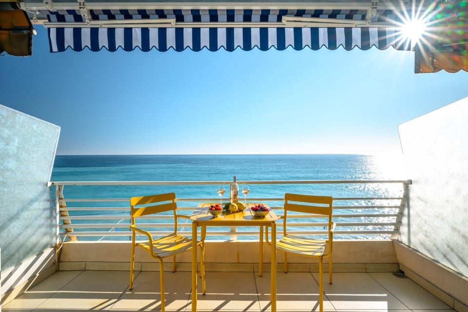 Day, Natural landscape, View (from property/room), Balcony/Terrace, Dining area, Beach, Sea view