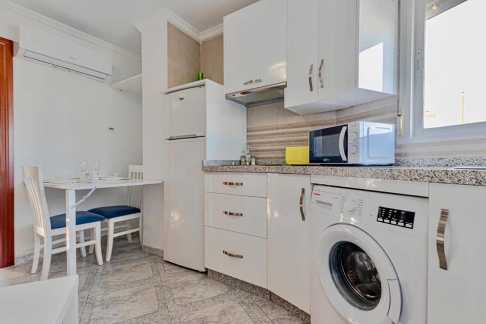 797 Holiday Rentals- Amplio estudio en Puerto Marina Apartment in Benalmadena