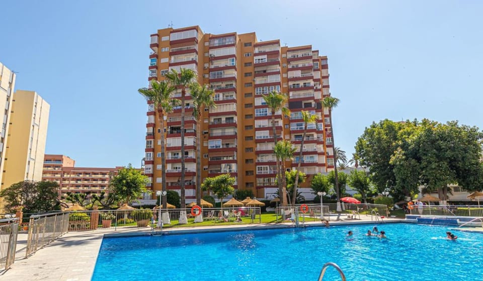 797 Holiday Rentals- Amplio estudio en Puerto Marina Apartment in Benalmadena