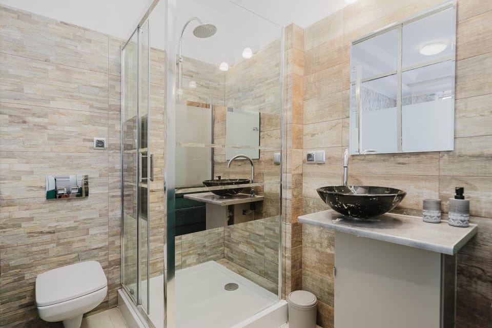 Shower, Toilet, Bathroom, towels