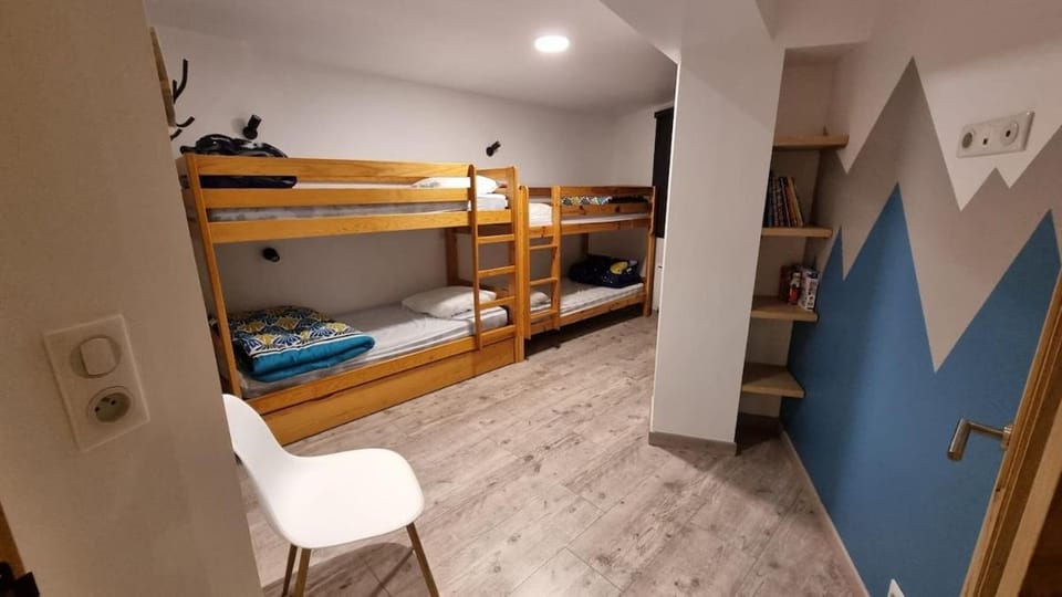 Photo of the whole room, Bedroom, bunk bed