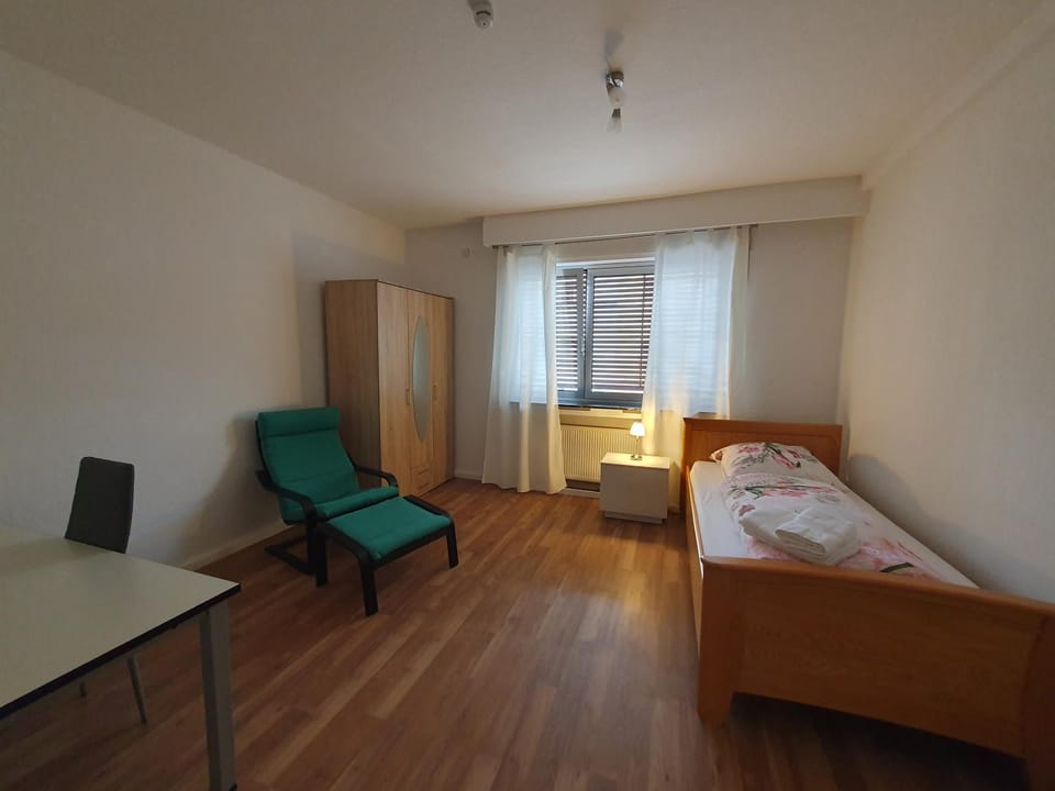 Bed, Coffee/tea facilities, Photo of the whole room, Seating area, Dining area, Bedroom, Communal kitchen, flat iron, heating, heating, internet, internet, internet, soundproof, toaster, towels, towels, wardrobe