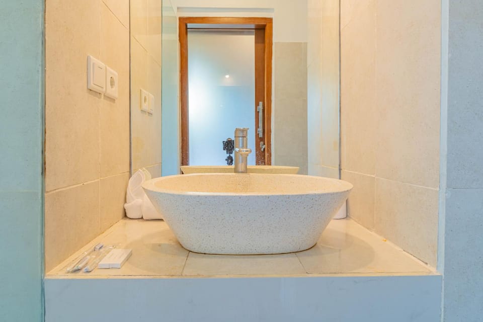 Bathroom, towels