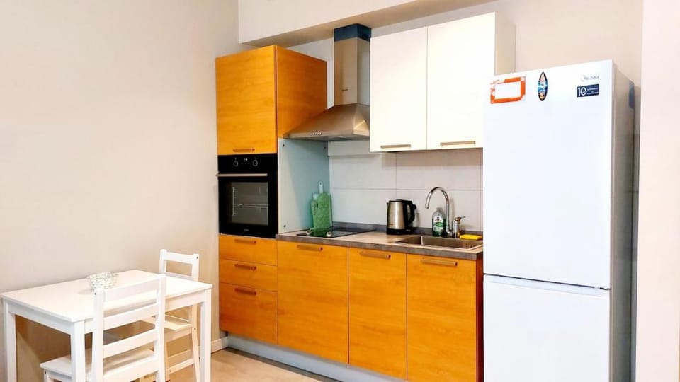 Kitchen or kitchenette, Dining area, oven, stove