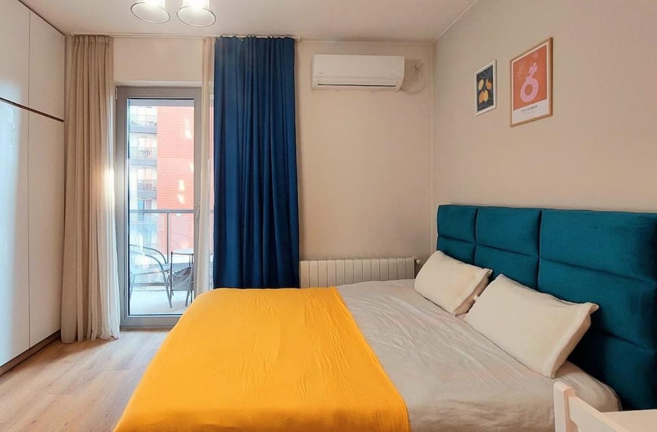 Bedroom, air conditioner