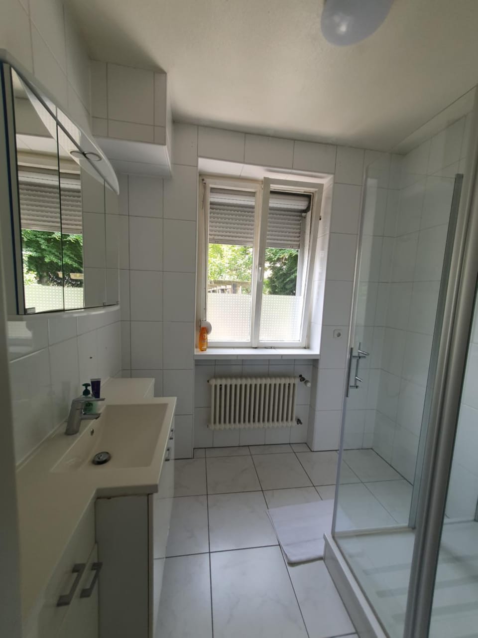 Shower, Bathroom, Seating area, hair dryier, heating, heating, internet, internet, internet, soundproof, towels, towels