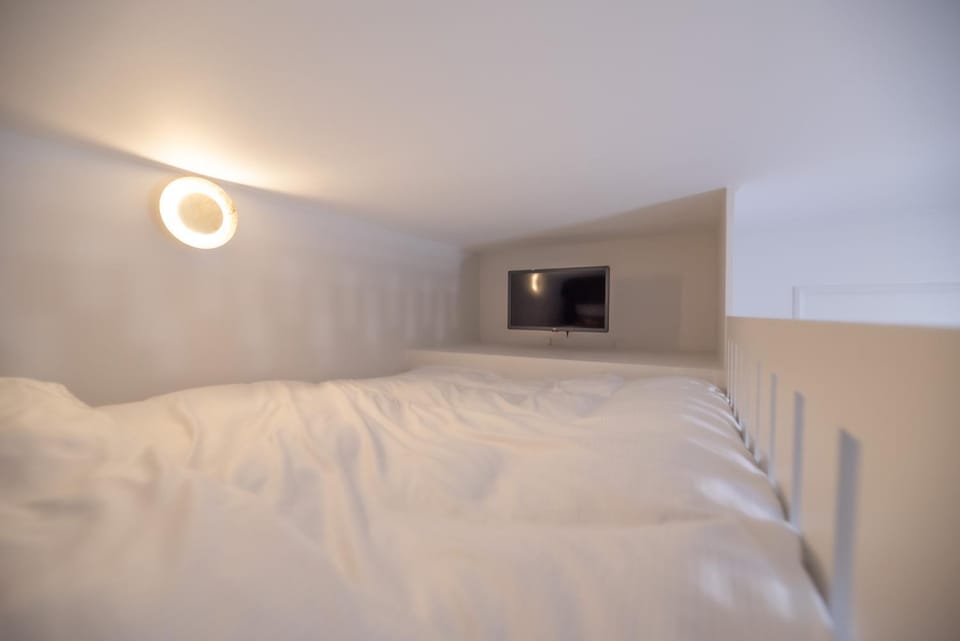 Bed, TV and multimedia
