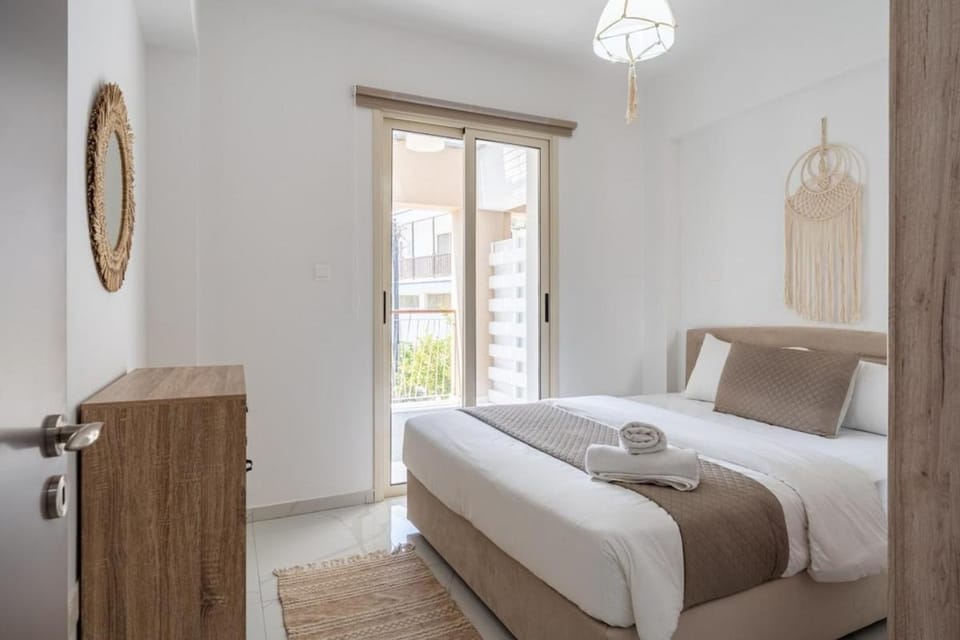 Bed, Bedroom, hair dresser, wardrobe, air conditioner