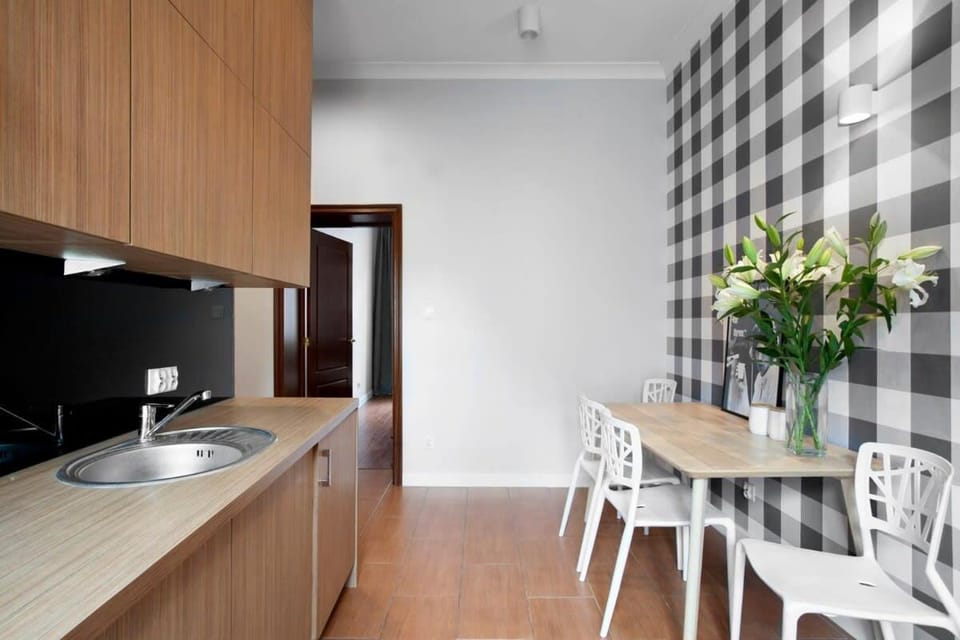 Kitchen or kitchenette, Dining area, stove