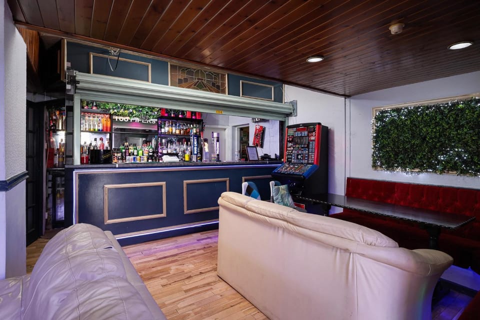 Lounge or bar, Seating area
