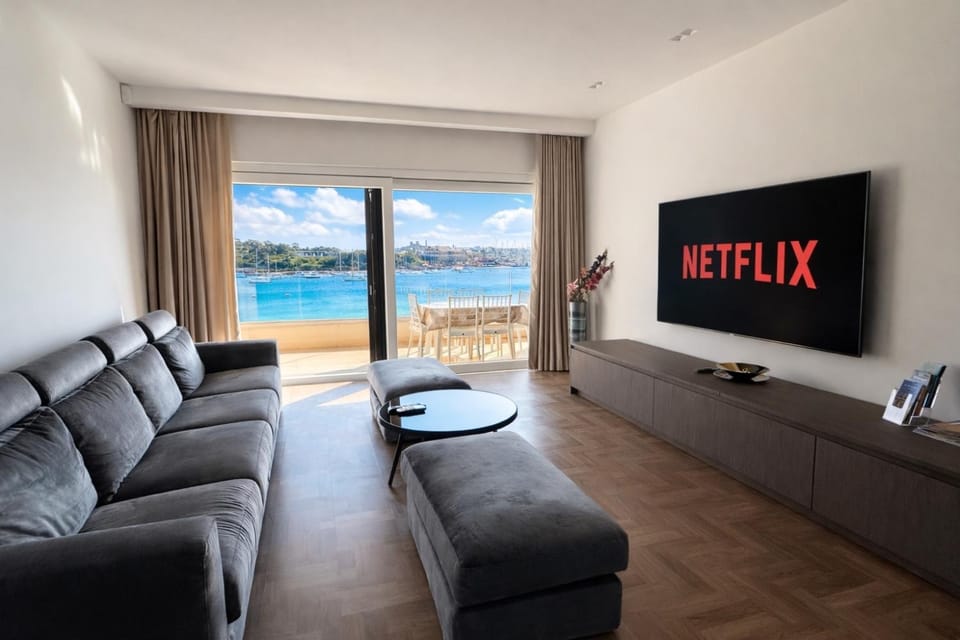 Galileo - Modern Seafront Apartment-Sliema Ferries Apartment in Sliema