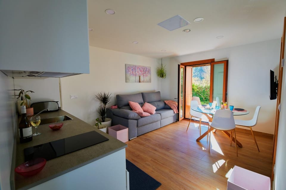 Patio, TV and multimedia, Dining area, Swimming pool