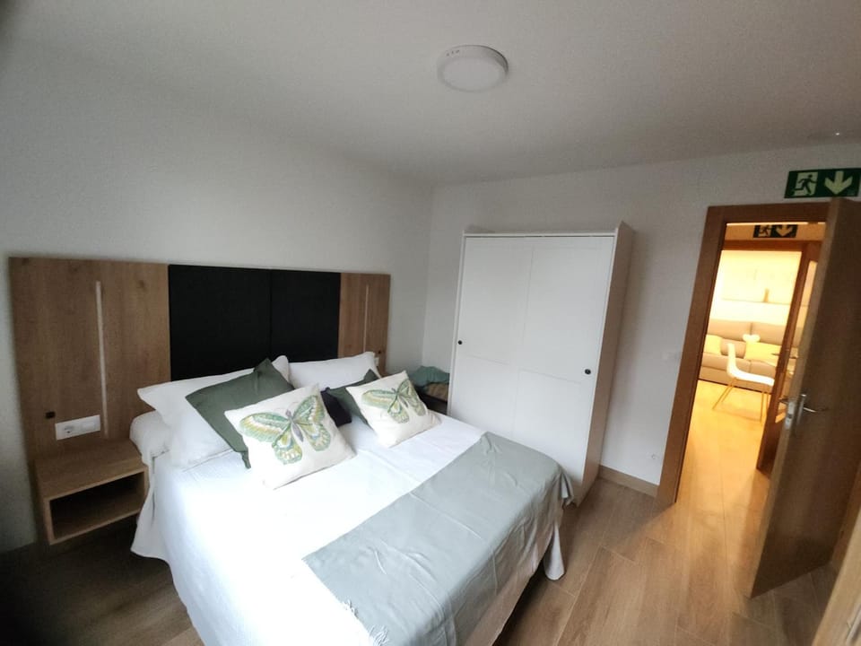 Nearby landmark, Photo of the whole room, Swimming pool, cot, wardrobe