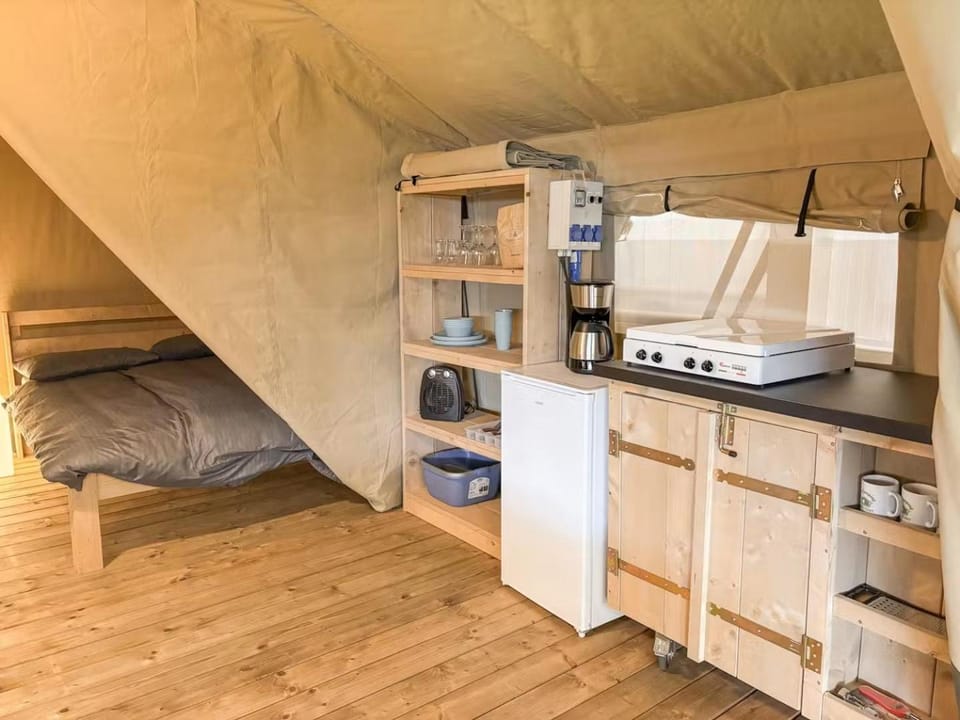 Coffee/tea facilities, Kitchen or kitchenette