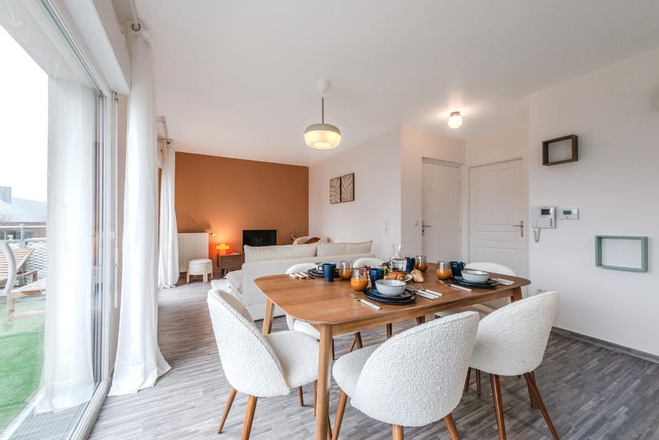 Dining area, Breakfast