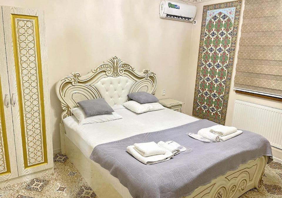 Bedroom, bunk bed