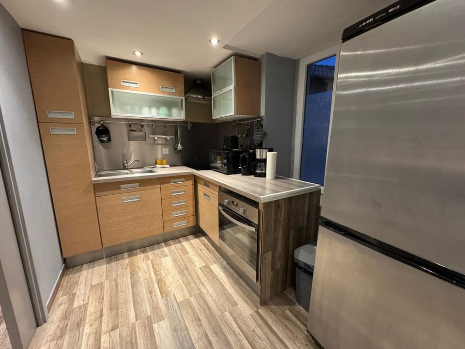 Tiny house 3 terrasse-parking Groupama Stadium LDLCArena Apartment in Vaulx-en-Velin
