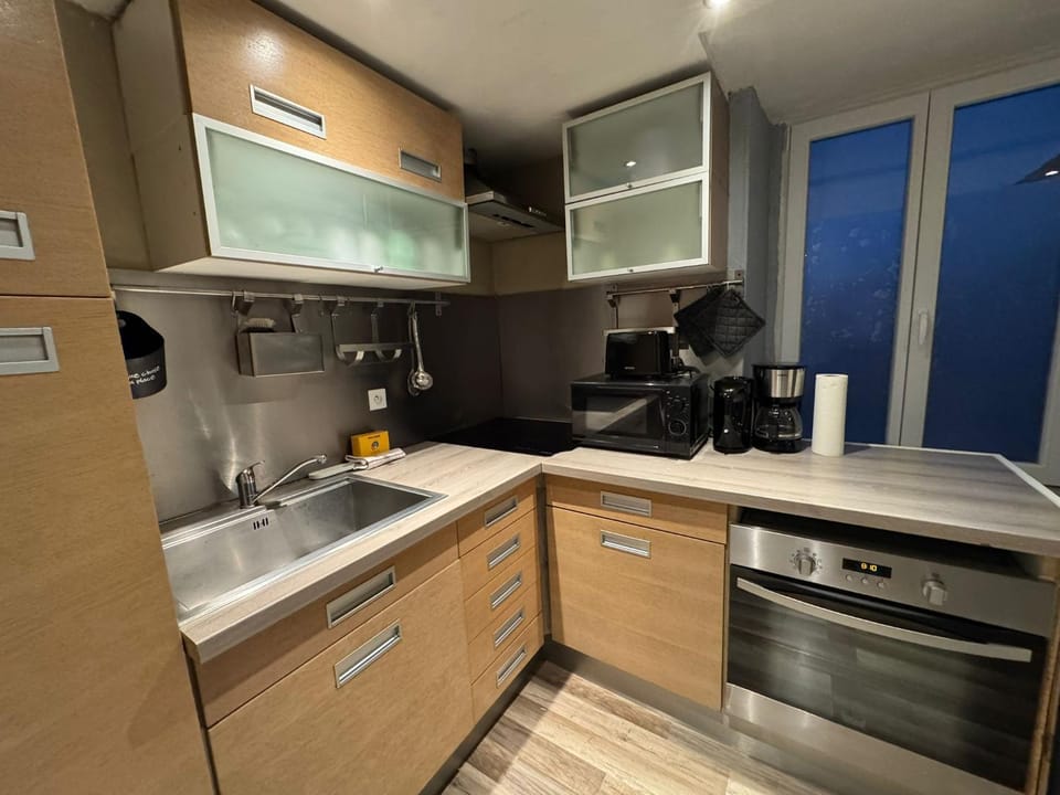 Tiny house 3 terrasse-parking Groupama Stadium LDLCArena Apartment in Vaulx-en-Velin