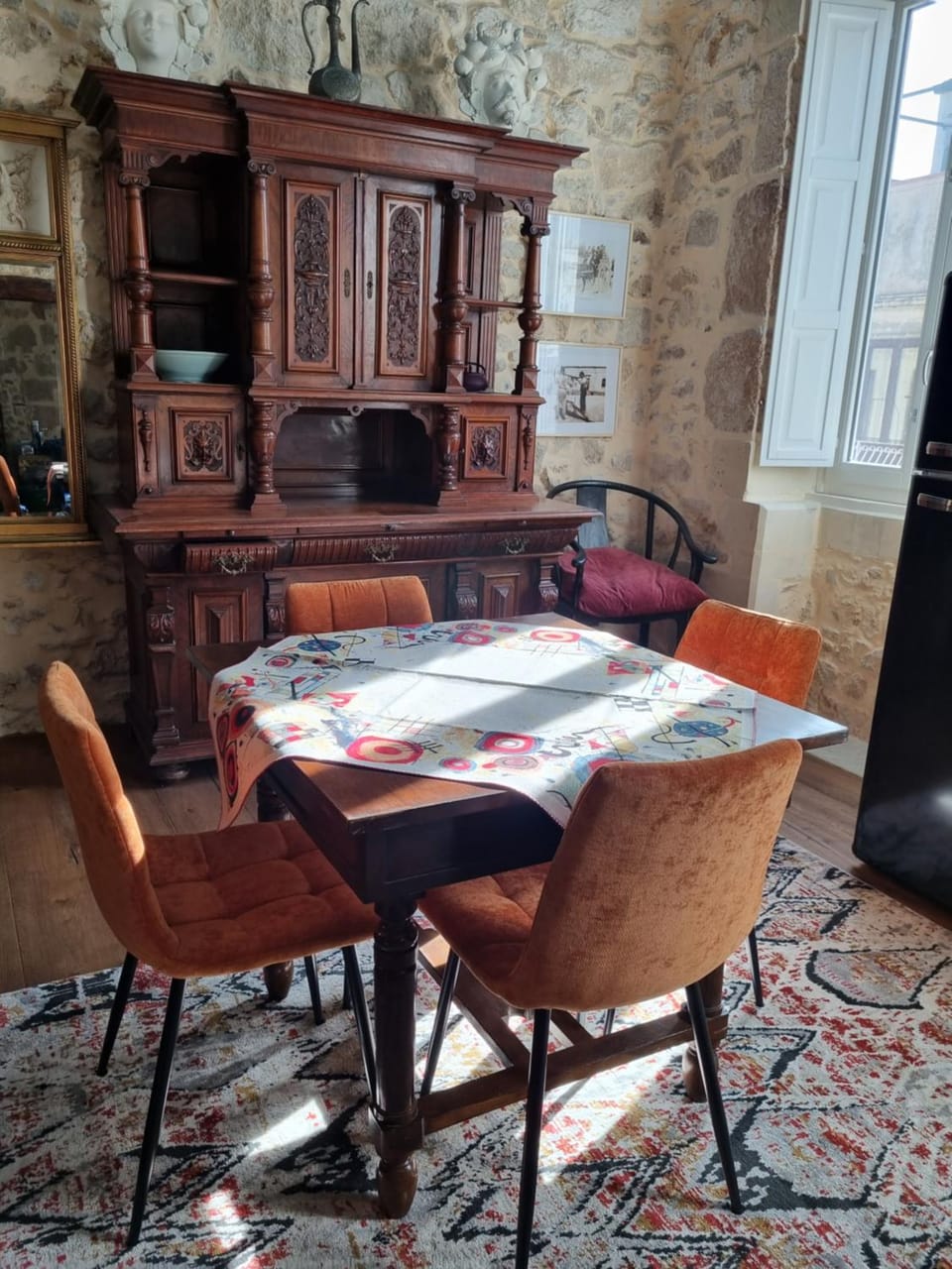 Living room, Seating area, Dining area