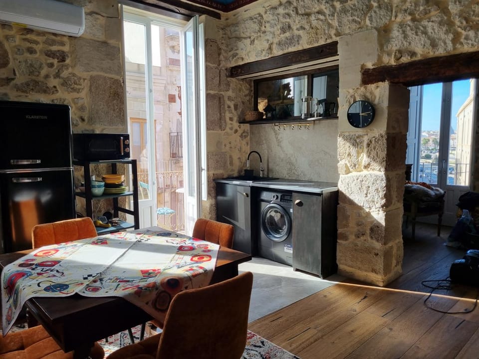 Kitchen or kitchenette, Living room, Seating area, washing machine