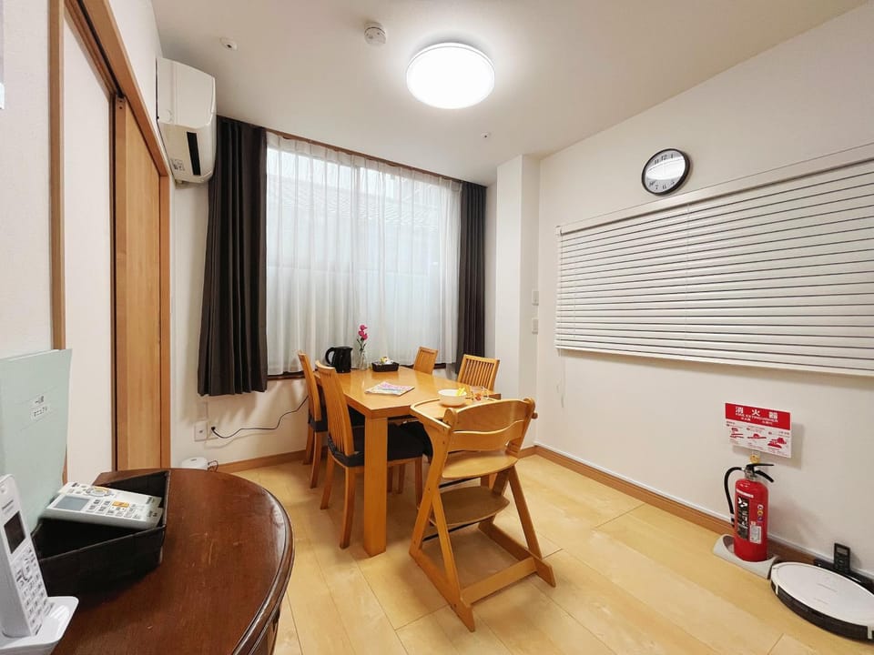 Living room, Dining area, air conditioner