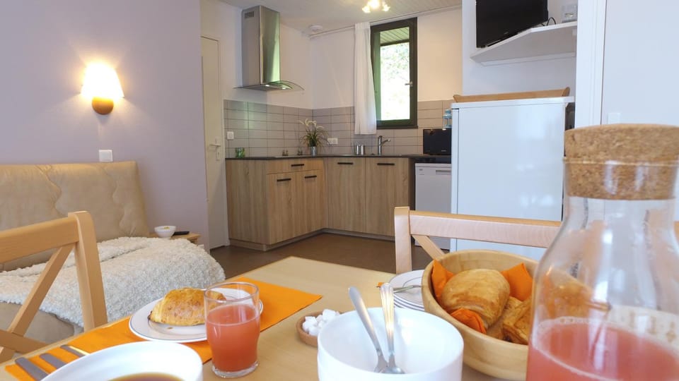 Kitchen or kitchenette, Living room, Dining area