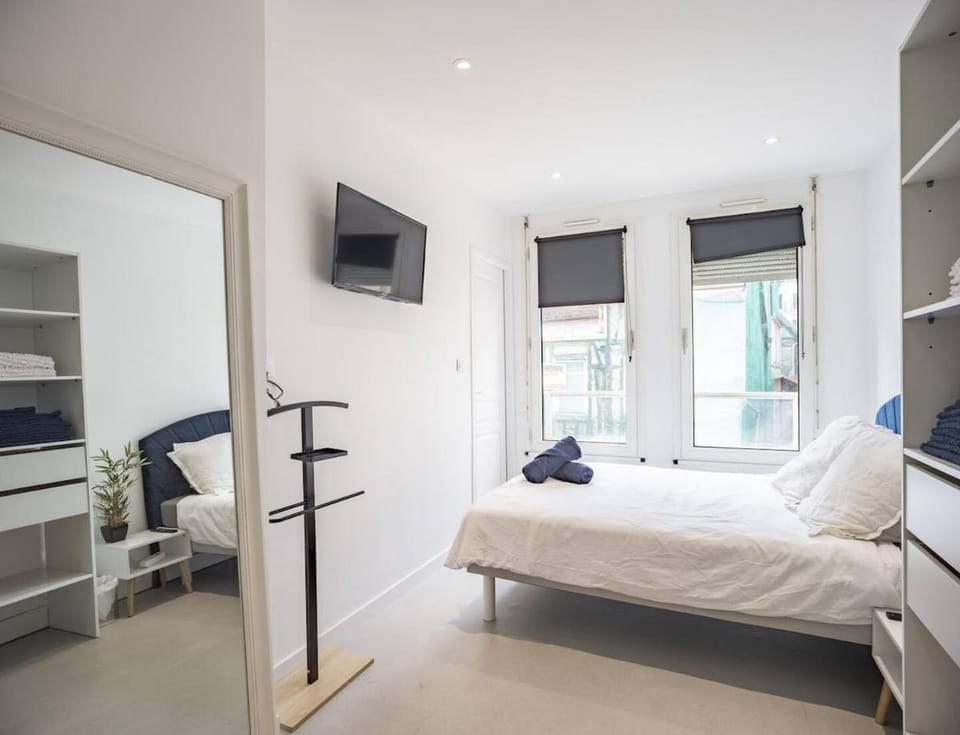 TV and multimedia, Bedroom, wardrobe