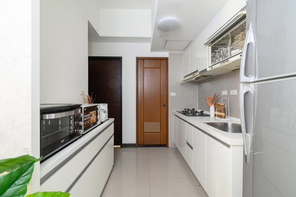 Kitchen or kitchenette, oven, stove
