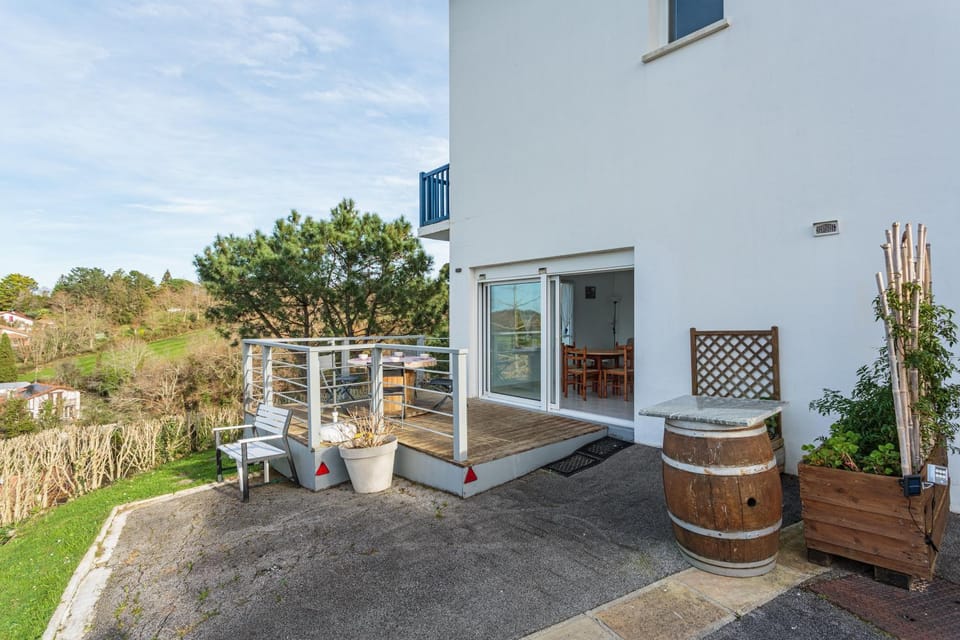Artzain appartement au calme à mi chemin entre la mer et la campagne Apartment in Hendaye