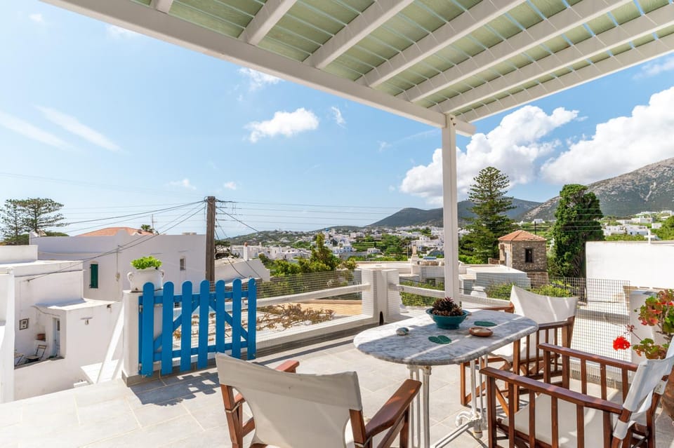 Property building, Balcony/Terrace, Living room