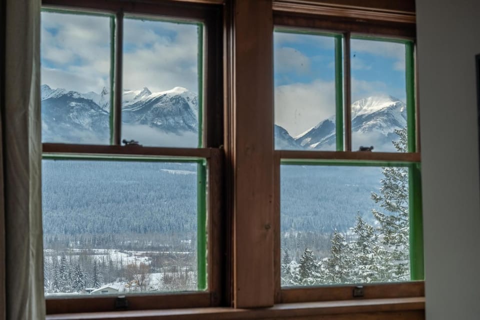 Edelweiss Village & Resort – Chalet Haesler Jr Chalet in Golden