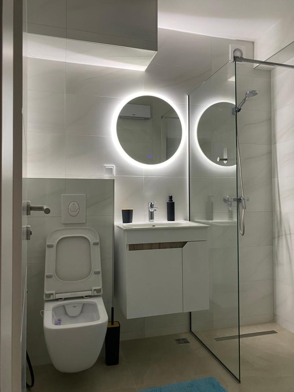 Shower, Toilet, Bathroom