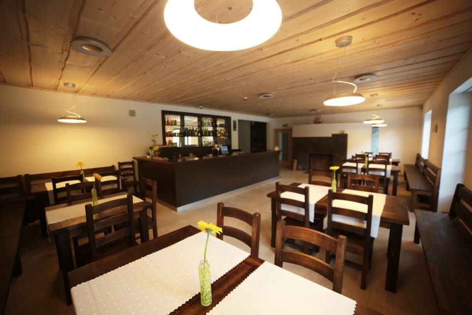 Restaurant/places to eat, Food close-up, Lounge or bar, Alcoholic drinks, Non alcoholic drinks, Internal: Not applicable to any particular room