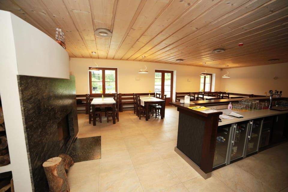Restaurant/places to eat, Food close-up, Lobby or reception, Lounge or bar, Banquet/Function facilities, Continental breakfast, Buffet breakfast, Dinner, Alcoholic drinks, Non alcoholic drinks
