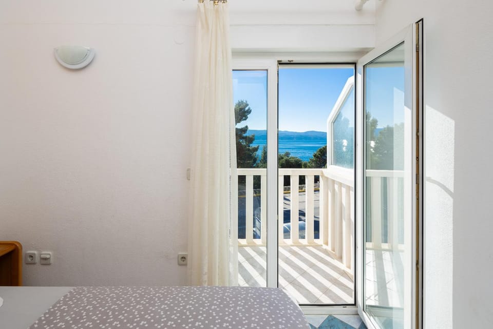 Bed, Natural landscape, View (from property/room), Balcony/Terrace, Bedroom, Sea view