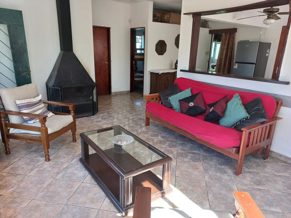 TV and multimedia, Seating area, fireplace