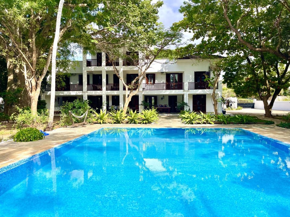 Property building, Day, Garden, Garden view, Pool view, Swimming pool, sunbed
