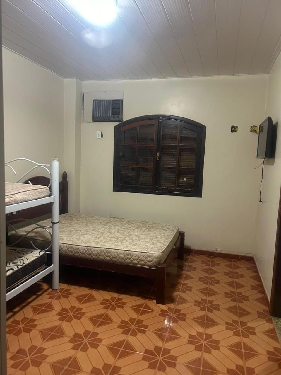 Bed, Bathroom, TV and multimedia, bunk bed, locker, air conditioner