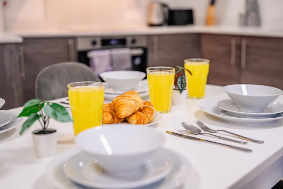 Kitchen or kitchenette, Food and drinks