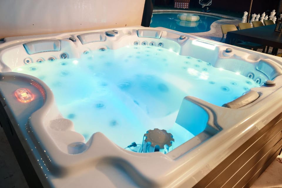 Giddy Up Getaway Pool, Hot Tub and Family Fun! House in San Antonio