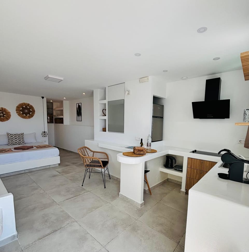 Irini's House Sunbeam Apartment in Paros, Greece