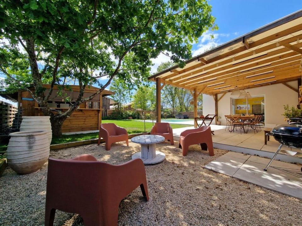 VILLA HELIOSEA, piscine chauffée, jacuzzi, climatisation Villa in Léon